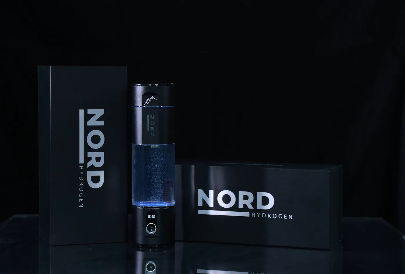 Flasche neben ihrer Verpackung